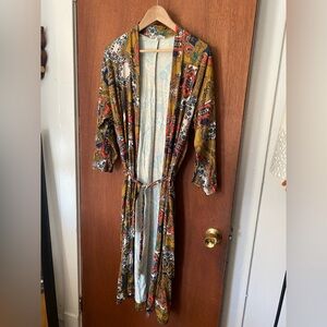 Novella Royale robe size small